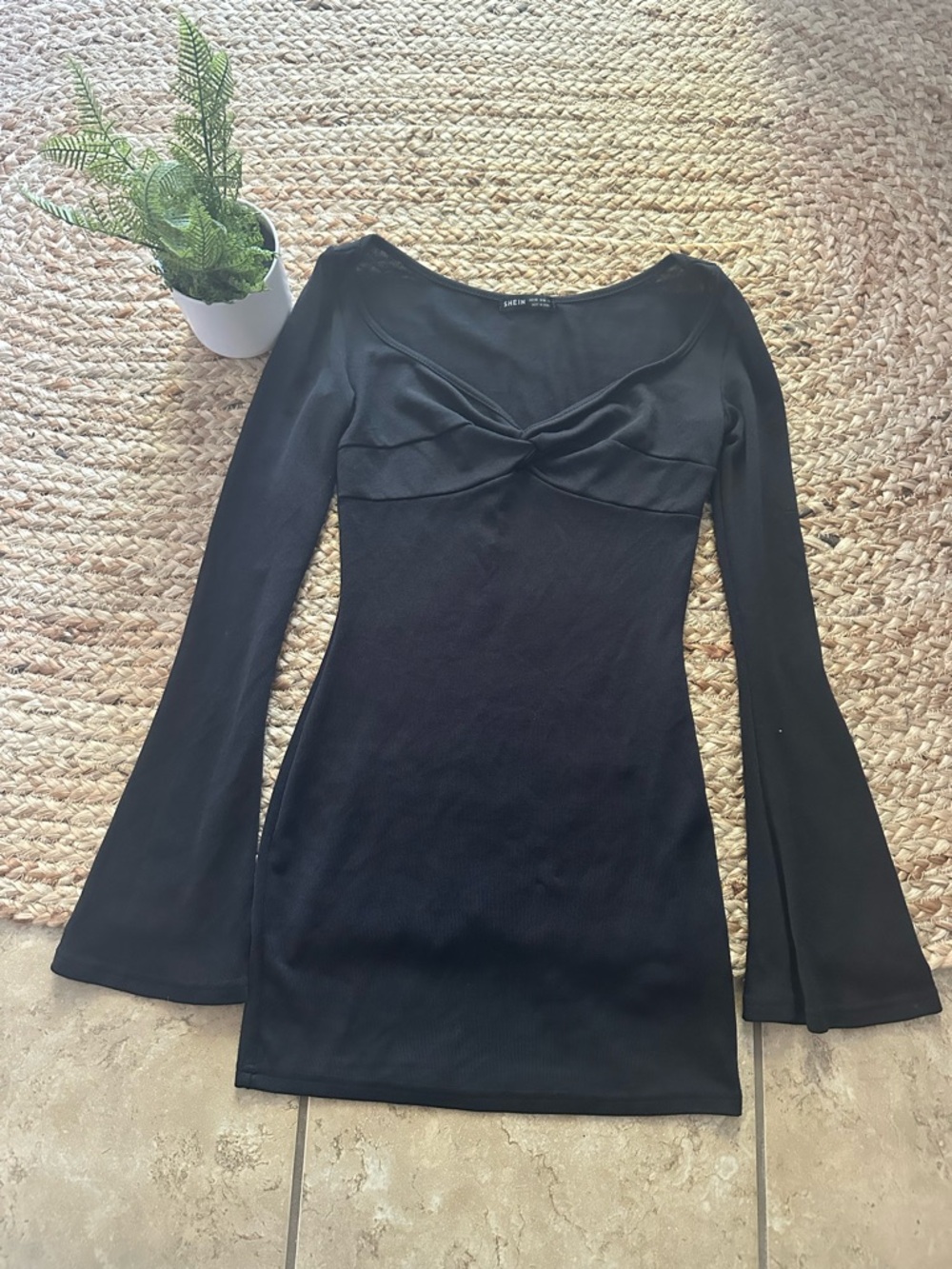 BLACK LONG SLEEVE MINI DRESS